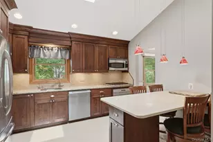 226 Ehrhardt Rd, Pearl River, NY 10965 - Photo 7
