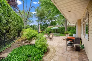 565 Mohawk Rd, West Hempstead, NY 11552 - Photo 33