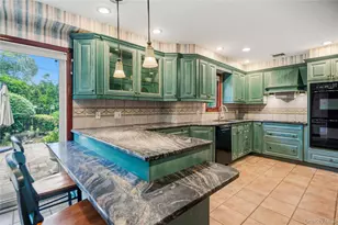 565 Mohawk Rd, West Hempstead, NY 11552 - Photo 19