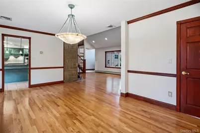 565 Mohawk Road, West Hempstead, NY 11552 - Photo 13