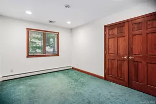 565 Mohawk Rd, West Hempstead, NY 11552 - Photo 25