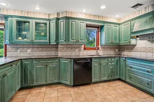 565 Mohawk Rd, West Hempstead, NY 11552 - Photo 17