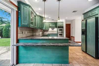 565 Mohawk Road, West Hempstead, NY 11552 - Photo 15