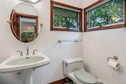 565 Mohawk Road, West Hempstead, NY 11552 - Photo 7