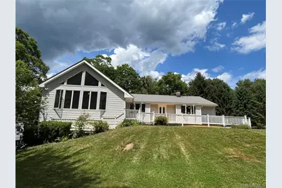 8 Trillium Road, Pleasant Valley, NY 12569 - Photo 1