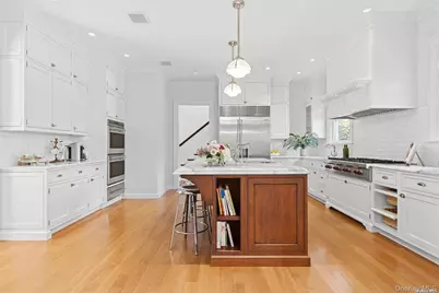 50 South Drive, Manhasset, NY 11030 - Photo 11