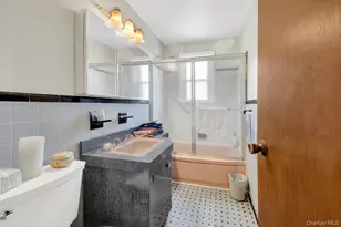 561 Logan Ave, Bronx, NY 10465 - Photo 19