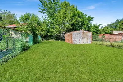 561 Logan Avenue, Bronx, NY 10465 - Photo 23