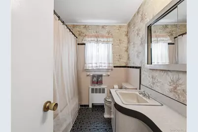 75 Stratford Avenue, Garden City, NY 11530 - Photo 11
