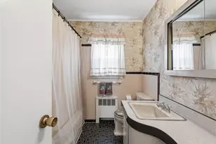 75 Stratford Ave, Garden City, NY 11530 - Photo 11