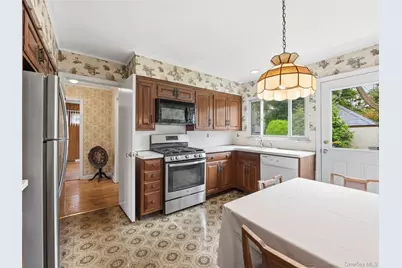 75 Stratford Avenue, Garden City, NY 11530 - Photo 9