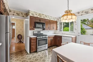 75 Stratford Ave, Garden City, NY 11530 - Photo 9