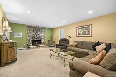 16 Sycamore Lane, Levittown, NY 11756 - Photo 9