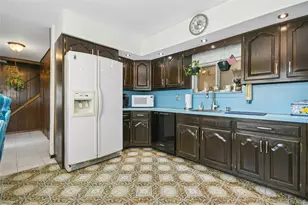 16 Sycamore Ln, Levittown, NY 11756 - Photo 5