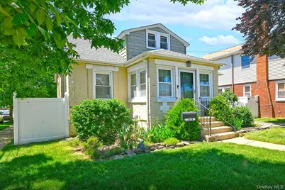 2478 S Saint Marks Avenue, Bellmore, NY 11710 - Photo 3