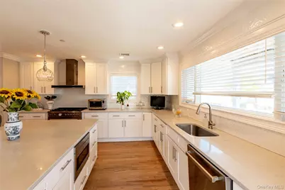 19 Pershing Avenue, Babylon, NY 11702 - Photo 11
