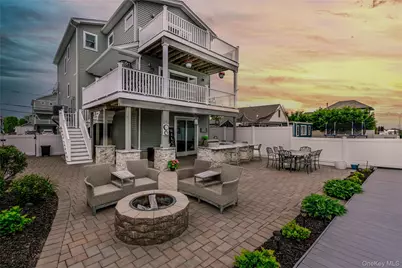 19 Pershing Avenue, Babylon, NY 11702 - Photo 33