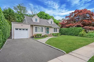 10 Radcliff Blvd, Glen Head, NY 11545 - Photo 3