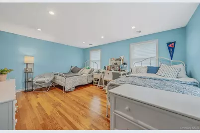 10 Radcliff Boulevard, Glen Head, NY 11545 - Photo 23