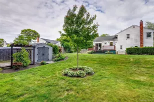 714 Tanglewood Rd, West Islip, NY 11795 - Photo 25