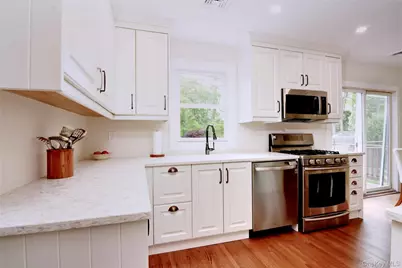 714 Tanglewood Road, West Islip, NY 11795 - Photo 9