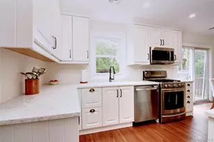 714 Tanglewood Rd, West Islip, NY 11795 - Photo 9