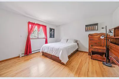 202 Waverly Avenue, Medford, NY 11763 - Photo 5