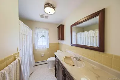 202 Waverly Avenue, Medford, NY 11763 - Photo 9