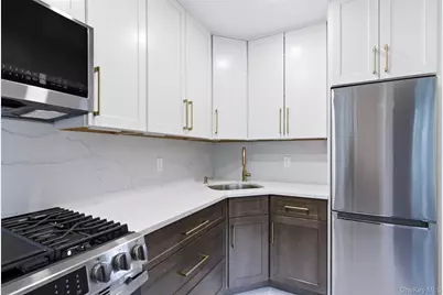 16 Edwards Street #3F, Roslyn Heights, NY 11577 - Photo 7