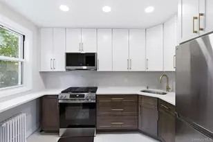 16 Edwards St, Roslyn Heights, NY 11577 - Photo 5