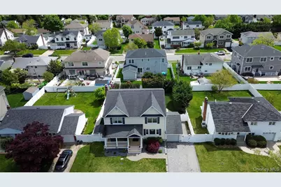 47 Syosset Circle, Syosset, NY 11791 - Photo 29