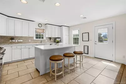 47 Syosset Circle, Syosset, NY 11791 - Photo 11