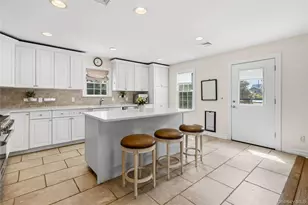 47 Syosset Cir, Syosset, NY 11791 - Photo 11