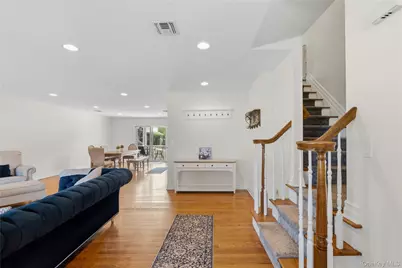 47 Syosset Circle, Syosset, NY 11791 - Photo 7