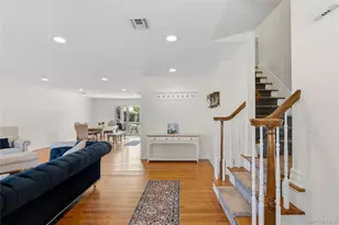 47 Syosset Cir, Syosset, NY 11791 - Photo 7