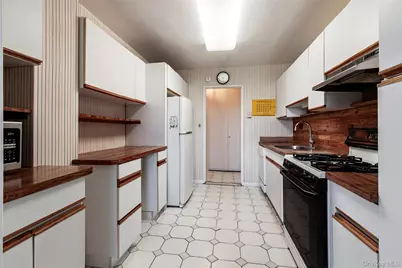 3935 Blackstone Avenue #10C, Bronx, NY 10471 - Photo 5