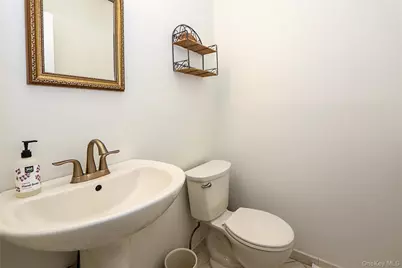 4 Quincy Lane, Smithtown, NY 11787 - Photo 17