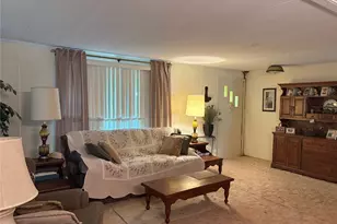 525/123 Riverleigh Ave, Riverhead, NY 11901 - Photo 5