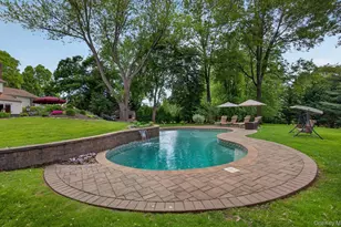 12 Wildwood Dr, Dix Hills, NY 11746 - Photo 31