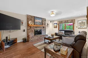 12 Wildwood Dr, Dix Hills, NY 11746 - Photo 9