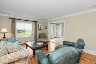 39 Tamara Ct, Melville, NY 11747 - Photo 9