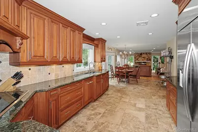 39 Tamara Court, Melville, NY 11747 - Photo 17