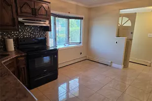 68 Summer Ln, Hicksville, NY 11801 - Photo 5