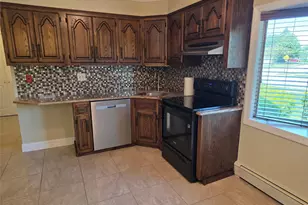68 Summer Ln, Hicksville, NY 11801 - Photo 3