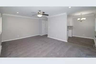9 Williams Boulevard #8-2H, Lake Grove, NY 11755 - Photo 5