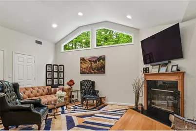 25 Edcris Lane, Huntington, NY 11743 - Photo 17