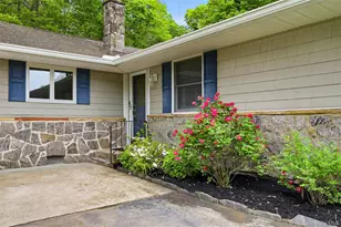 25 Edcris Ln, Huntington, NY 11743 - Photo 5