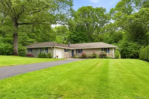 25 Edcris Ln, Huntington, NY 11743 - Photo 3