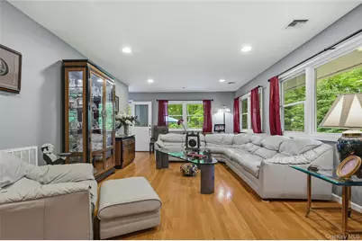 25 Edcris Lane, Huntington, NY 11743 - Photo 21