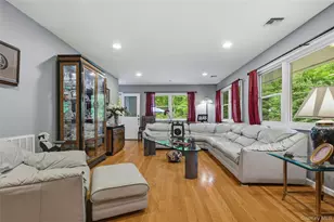 25 Edcris Ln, Huntington, NY 11743 - Photo 21
